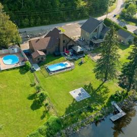 Peaceful Retreat on Lac de l'Argile, hotel in Notre-Dame-de-la-Salette