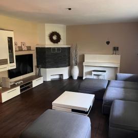 Wunderschöne, große Gartenwohnung mit 3 Schlafzimmern Nähe Kaufbeuren, hotel in Untergermaringen