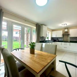 Charming 3 bedroomed House in Bicester sleeps 6, hotel a Chesterton
