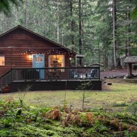 The Harold, Forested retreat with firepit, hotell sihtkohas Hoodsport