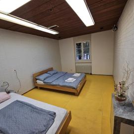 Venus - Private Room with Shared Kitchen Shower and Toilet - Chur Old Town, Hotel in Chur