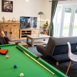 Pines Villas 1, Three Spacious 3BR Homes, Perfect for Groups, hotel in Boughton