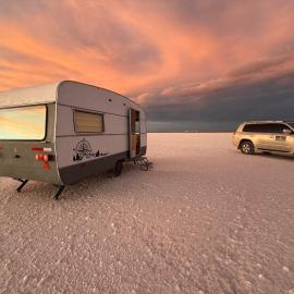 Camper Elegance Uyuni - All Inclusive、Carpasのホテル