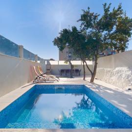 Private Pool Villa with 4BR Suites, Hot Tub & Patio