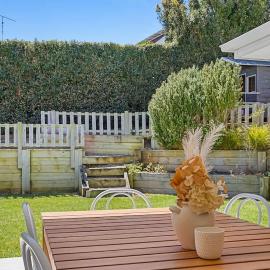 4BR Torquay Retreat with Serene Views