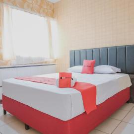 RedDoorz Plus near Istana Maimun Medan, hotel in Medan