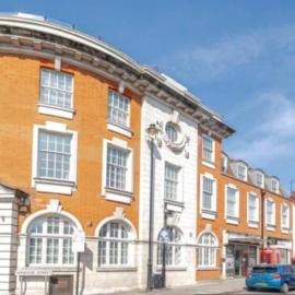 Charming 1 Bedroom Flat in the Heart of Uxbridge, hotel v destinácii Uxbridge