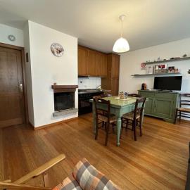 Residence I LAMPONI incantevole casa vacanze 6 posti letto con vista panoramica، فندق في ديمارو