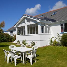 House - Sleeps 8 Close to Beach & Free parking