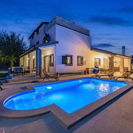 Villa Renata for 11 people with private heated pool & pet friendly