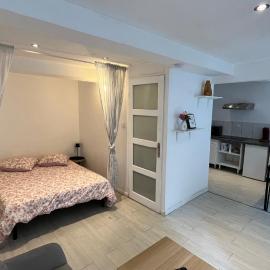 Zen Studio Center Toulon, hotel a Toulon
