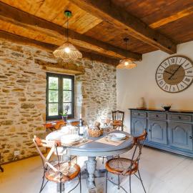 Maison de Dom - Au bord de la Dordogne, Hotel in Altillac