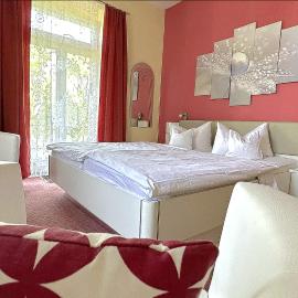 HOTEL YOGA JASMIN ehemals Hotel Eberhardt-Burghardt, hotel a Badenweiler