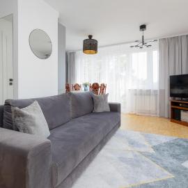 Spacious Apartment Close to Warsaw for 5 people by Noclegi Renters, hotel u gradu 'Konstancin-Jeziorna'