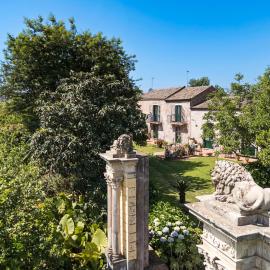 Villa Due Leoni, hotel di Giarre