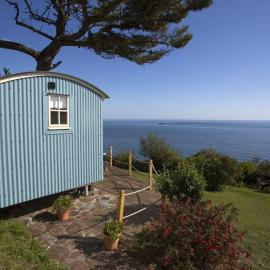 Shepherd's Hut Gorran Haven Panoramic Ocean Views, hotelli kohteessa Gorran Haven