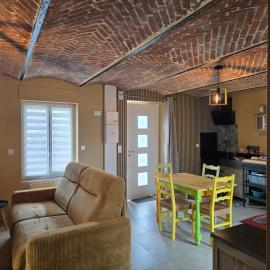 AU TEMPS JADIS - Gîte Atypique dans une ancienne Etable Cour privée, hotell i Gosnay