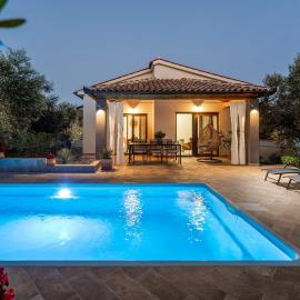 Casa Canziana for 6 people with private pool in Pula、プーラのホテル