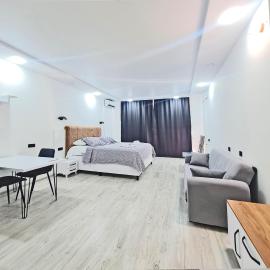 Stylish Studio 1824 Near the Beach Wi-Fi Kitchen
