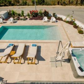 Nadine sea side villas, hotel u Larnaki