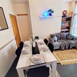 Peak District Cottage Sleeps 6, Parking and Projectors in all the Rooms