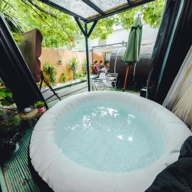 TranquilHaus! 3BR Retreat with Spa Saunas, Hot Tub & Garden Cinema โรงแรมในลอนดอน
