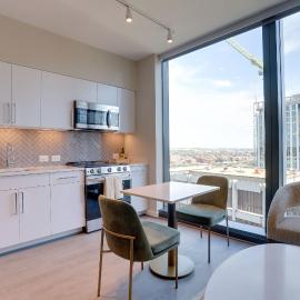 Sojourn Rosslyn Gym Pool Rooftop & Free Parking