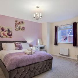 4Bed 3 Bath Home I Sleeps 8-9 I Family & Contractors I Parking