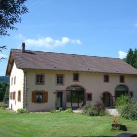 Grande Ferme Rénovée avec Jardin, Terrasse et Sentiers à Proximité - Vosges - FR-1-589-232, hôtel à Taintrux