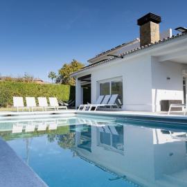 Luxury Villa Sleeps 15, Heated Pool, Jacuzzi, Sauna, & Gym