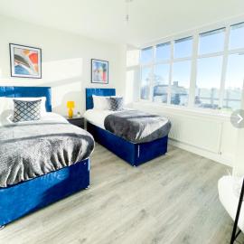 The Felix Apartments - 3 Bedrooms - FREE Parking - Close to train station, hotel in Flitwick