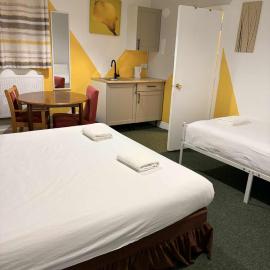 Ground Floor Studio Apartment in Gosport, Free Private Parking