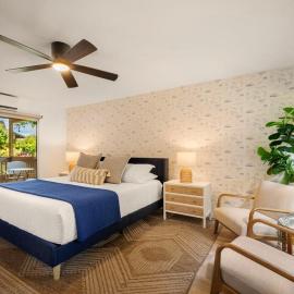 Modern studio, AC, king bed, private lanai, hotel in Princeville