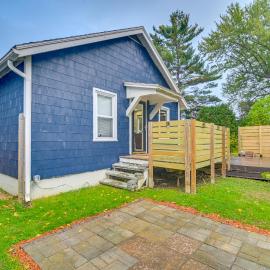 2 Mi to Colby College: Peaceful Home in Waterville, hotel em Waterville