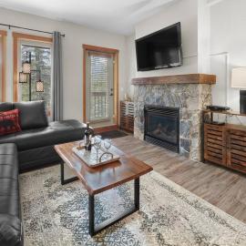 Newly Renovated Grizzly Lodge, Spacious 3BR 2BA with open pool, hot tub