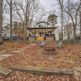 Lakefront Getaway on Jackson Lake - 3BR-2BA-Hottub, ξενοδοχείο σε Covington