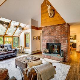 6 Mi to Okemo! Family Townhome in Lakeside Resort, hotel i Plymouth