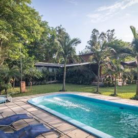 Casa Angi, con jardín y piscina en Sanber, Hotel in San Bernardino