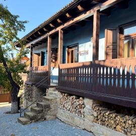 Equestrian Center Farm House, khách sạn ở Mereni