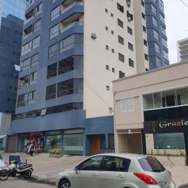 AP Completo-Centro de Torres, 4 quadras da Praia, com 2 quartos e 2 vagas de garagem