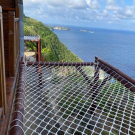 Suwehan Beach Cliff House with Hammock, ξενοδοχείο σε Polilit