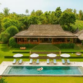 Barefoot in the Heart, hotel sa Krambitan
