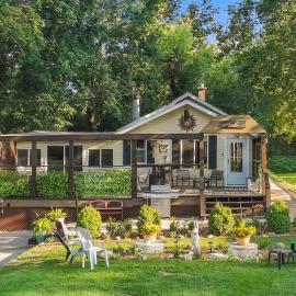 Historic Lake Geneva Outpost Speakeasy House, hotel in Lake Geneva