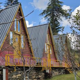 The Wyld - Cabins by Dotlife, hotel in Banjār