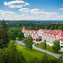 Hotel Nowy Zdrój - Centrum Zdrowia i Wypoczynku, hotel di Polanica-Zdroj