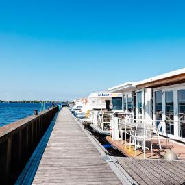 Floating holiday home close to AMS