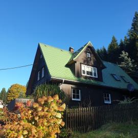 Waldhaus mit Kamin & Aussicht - direkt am "Vogtland Panorama Weg"!, hotel i Klingenthal