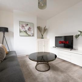 Chill in Gill Comfy House, Perfect for Contractors Free Parking x 1, Pool Table、ジリンガムのホテル