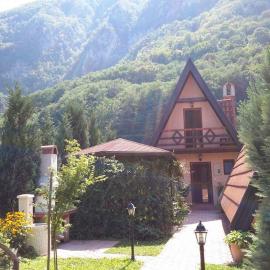 Viola i Detelina Apartments, хотел в Перучац
