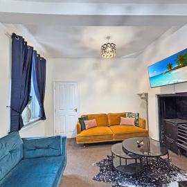 Spacious Central Ground Floor Sleeps 6 - Newark Town Centre - Free Parking - Amaya Twelve, hotel in Newark-on-Trent